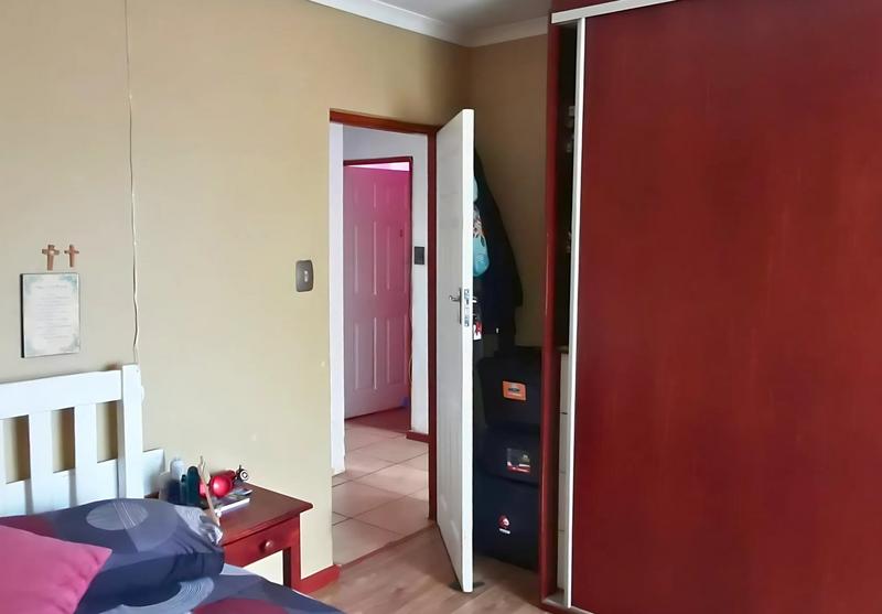 5 Bedroom Property for Sale in Fairview Western Cape